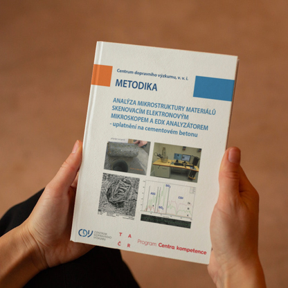 Analysis of the microstructure of materials with a scanning electron microscope and an EDX analyzer - application to cement concrete